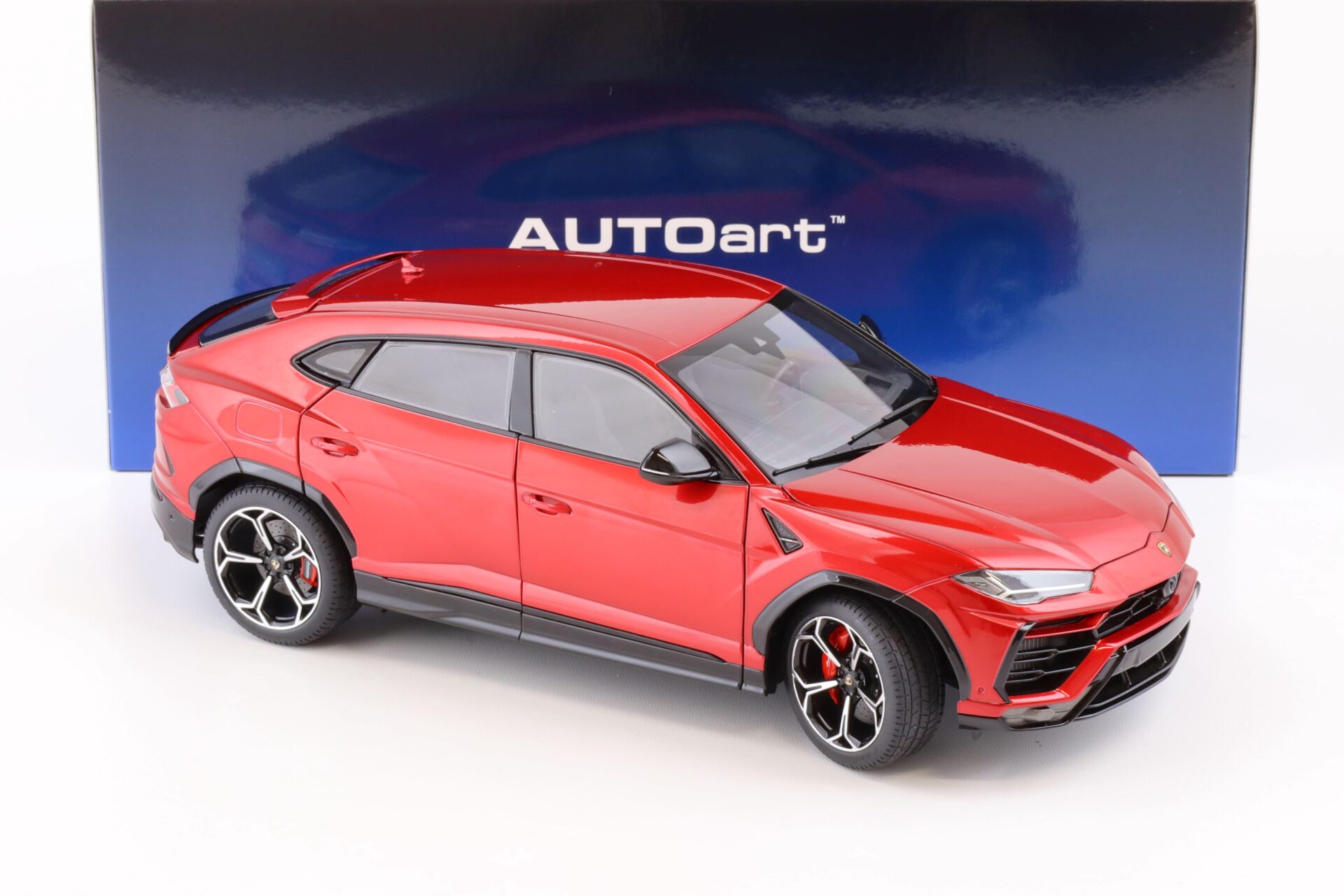 1:18 AUTOart Lamborghini Urus 2018 Rosso Efesto/ pearl red 79170