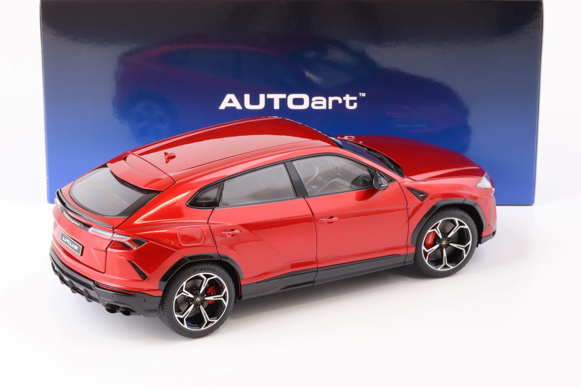 1:18 AUTOart Lamborghini Urus 2018 Rosso Efesto/ pearl red 79170