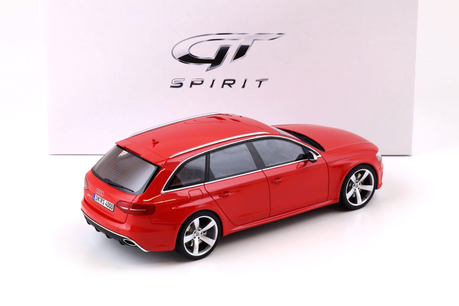 1:18 GT Spirit GT016A Audi A4 RS4 Avant 2013 red
