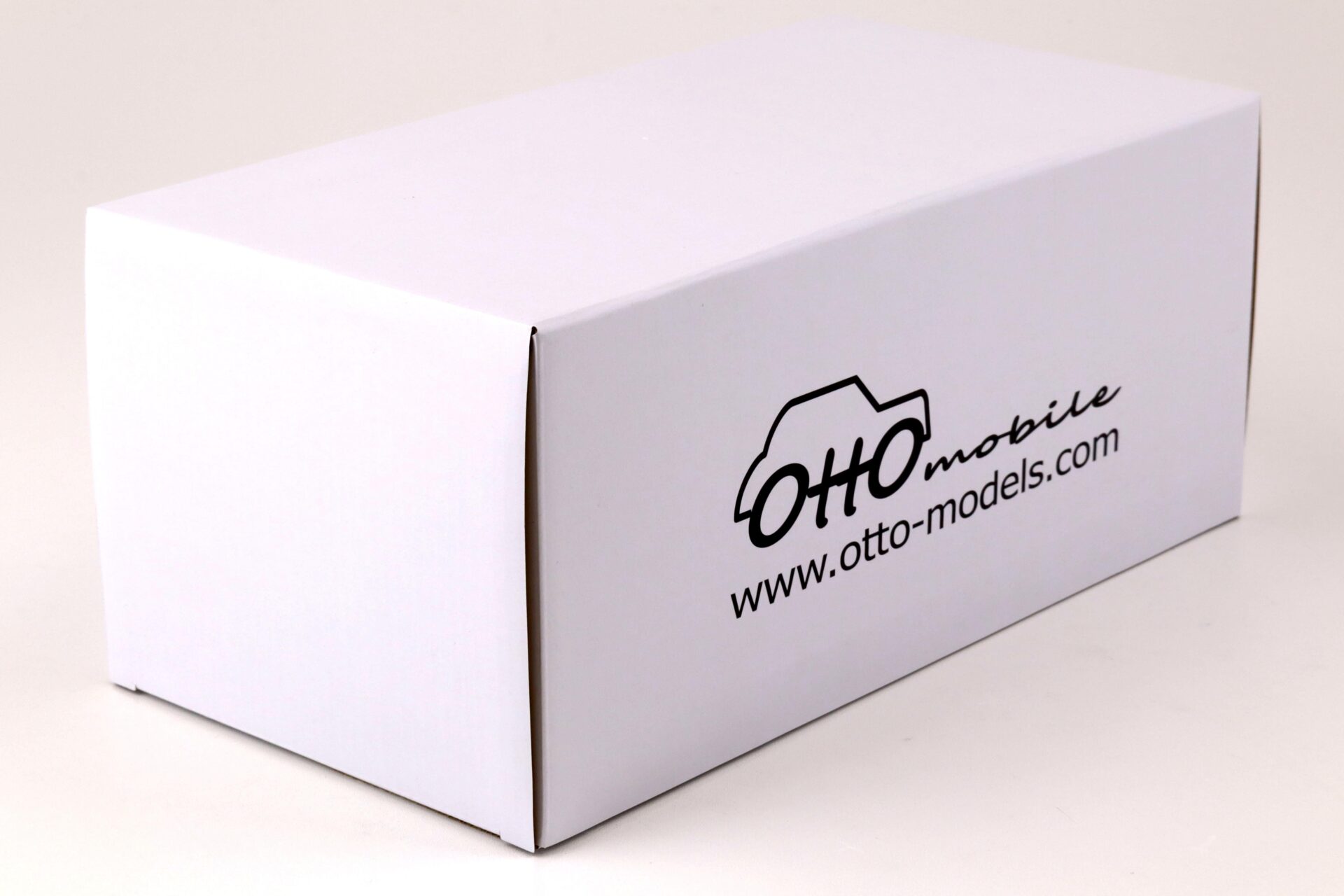 1:18 OTTO mobile OT623 Mercedes-Benz E-Class E500 4-door 1994 silver