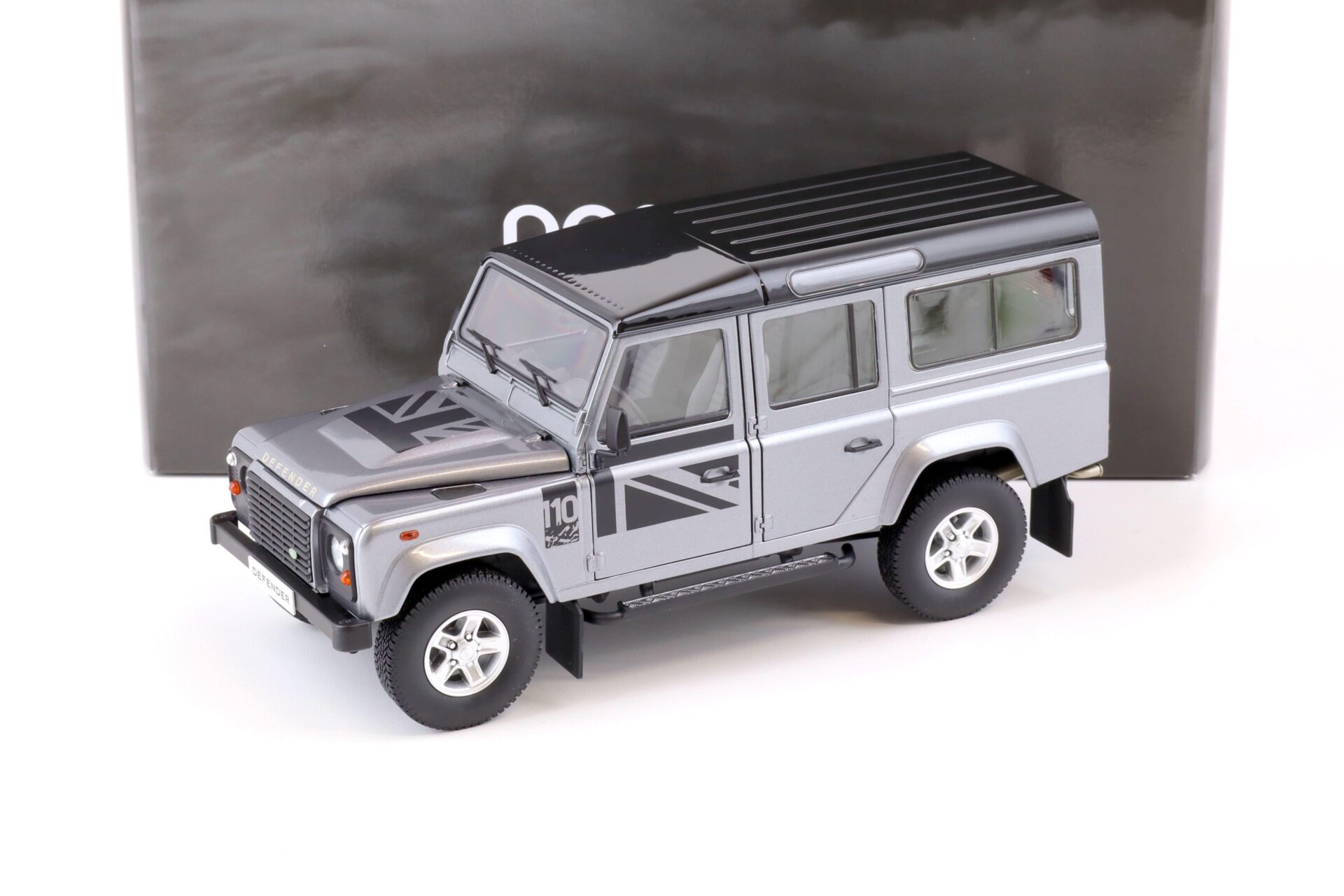 ID 74931 orig.jpg 1:18 Dorlop Century Land Rover Defender 110 LHD grey