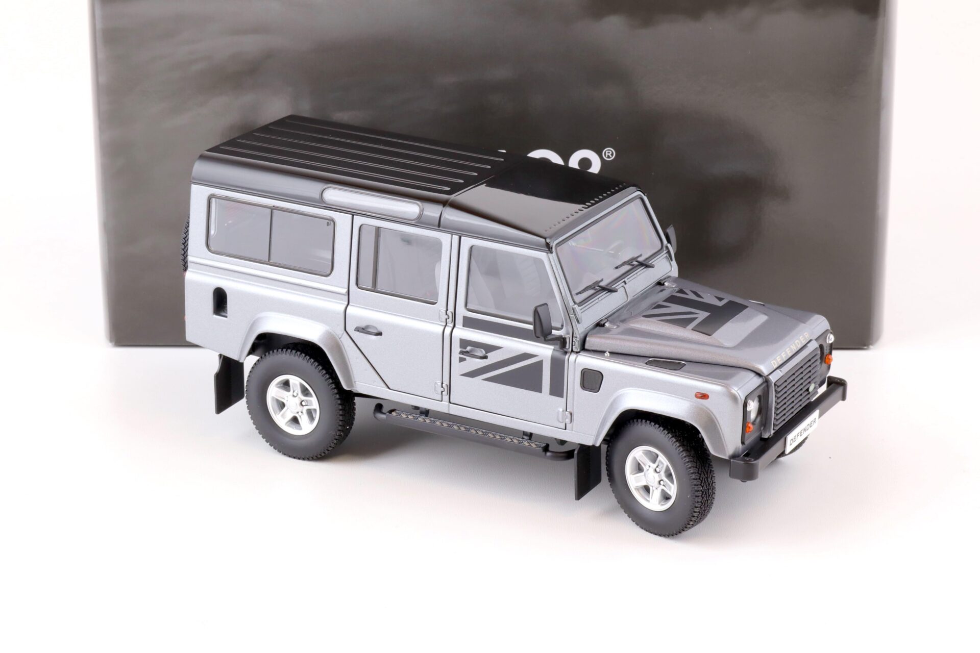 1:18 Dorlop Century Land Rover Defender 110 LHD grey