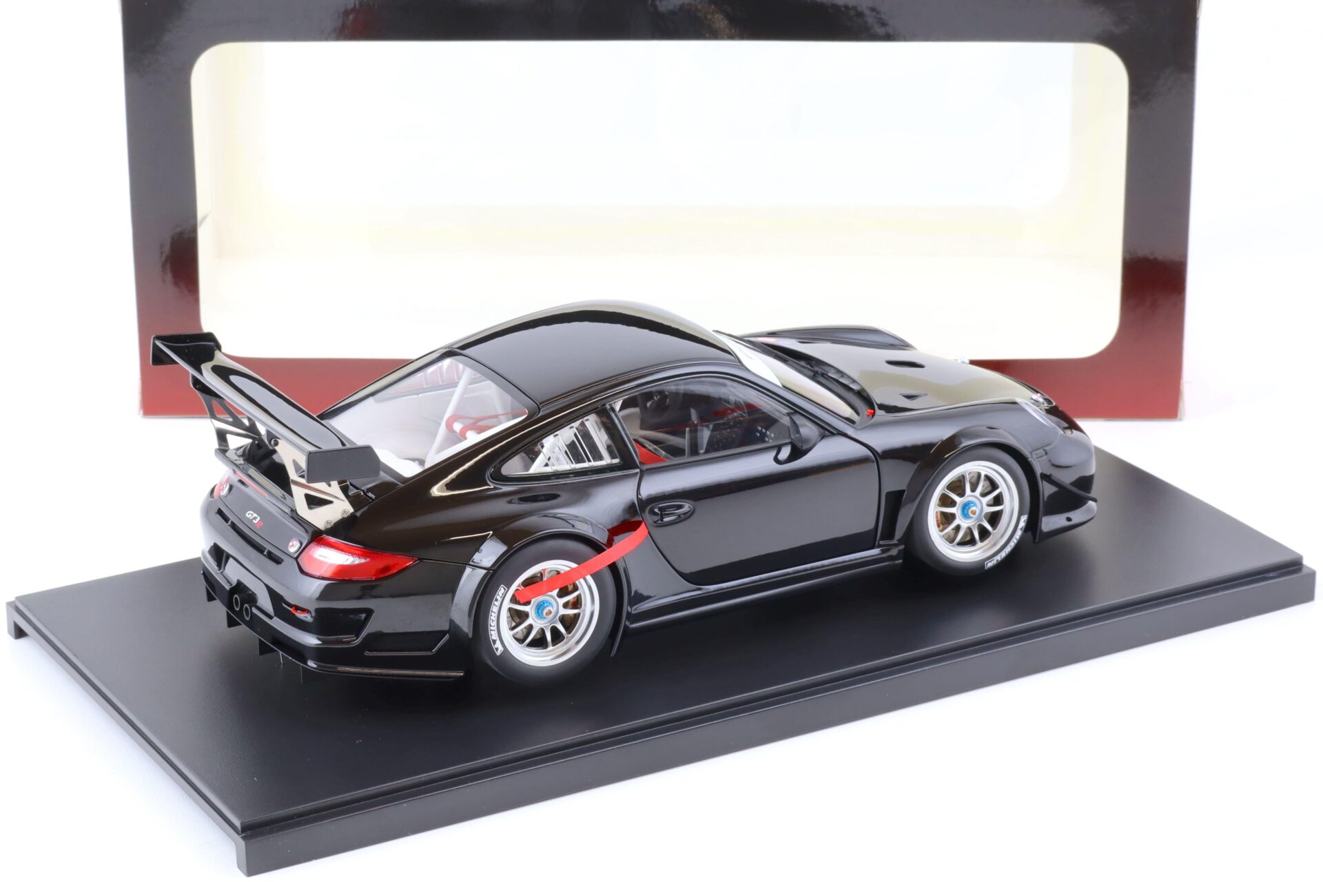 1:18 AUTOart Porsche 911 (997) GT3 R Plain Body Version 2010 black 81071