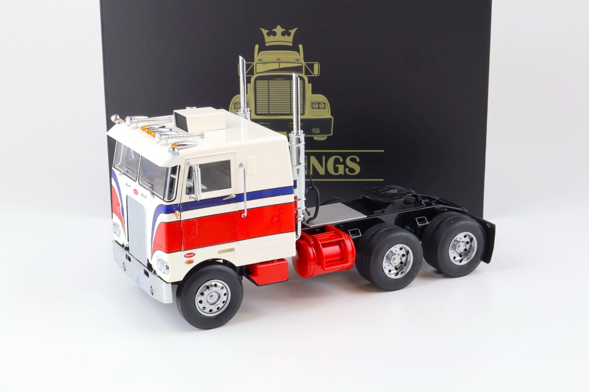 1:18 Road Kings LKW Peterbilt 352 Pacemaker 1977-1979 white/ red/ blue