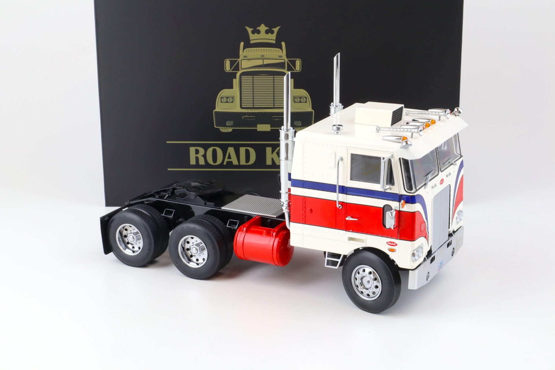 1:18 Road Kings LKW Peterbilt 352 Pacemaker 1977-1979 white/ red/ blue