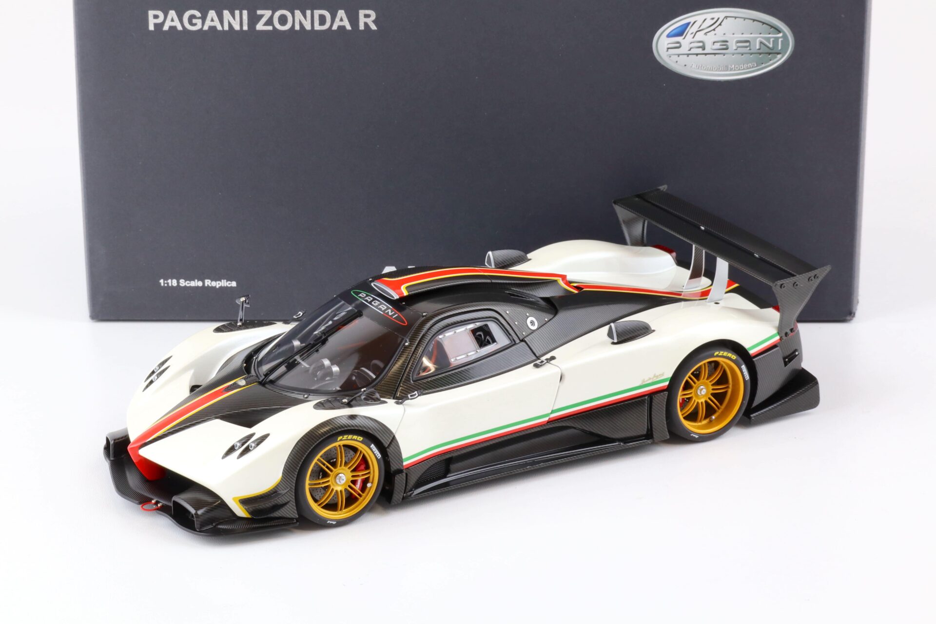 1:18 AUTOart Pagani Zonda R white 78262