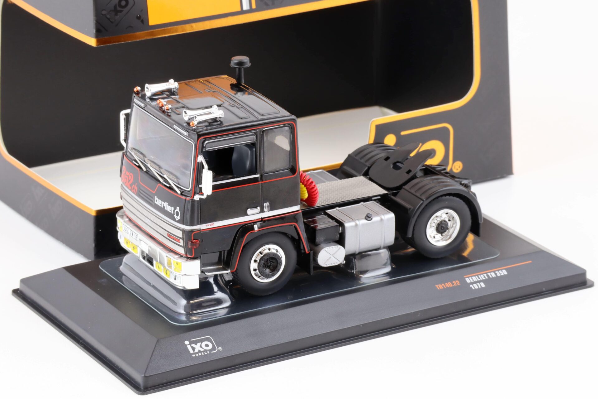 ID 75954 orig.jpg 1:43 IXO Berliet TR 350 Truck SZM 1978 black