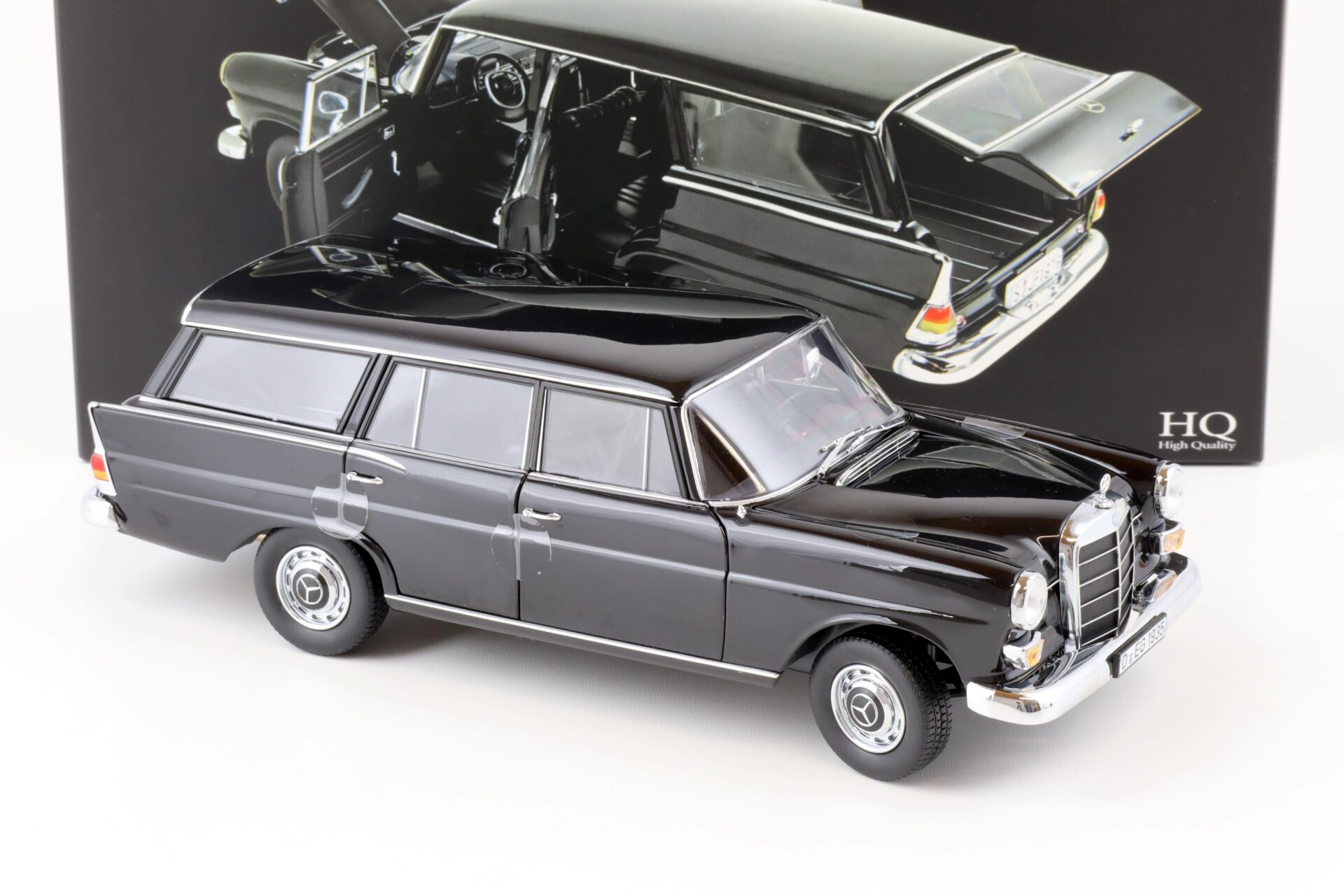 1:18 Norev Mercedes 200 Universal 1966 black