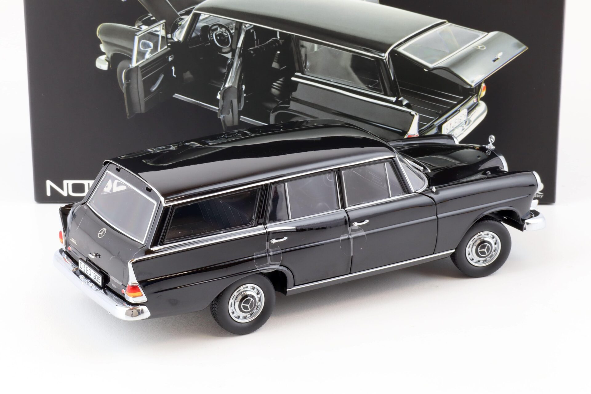 1:18 Norev Mercedes 200 Universal 1966 black