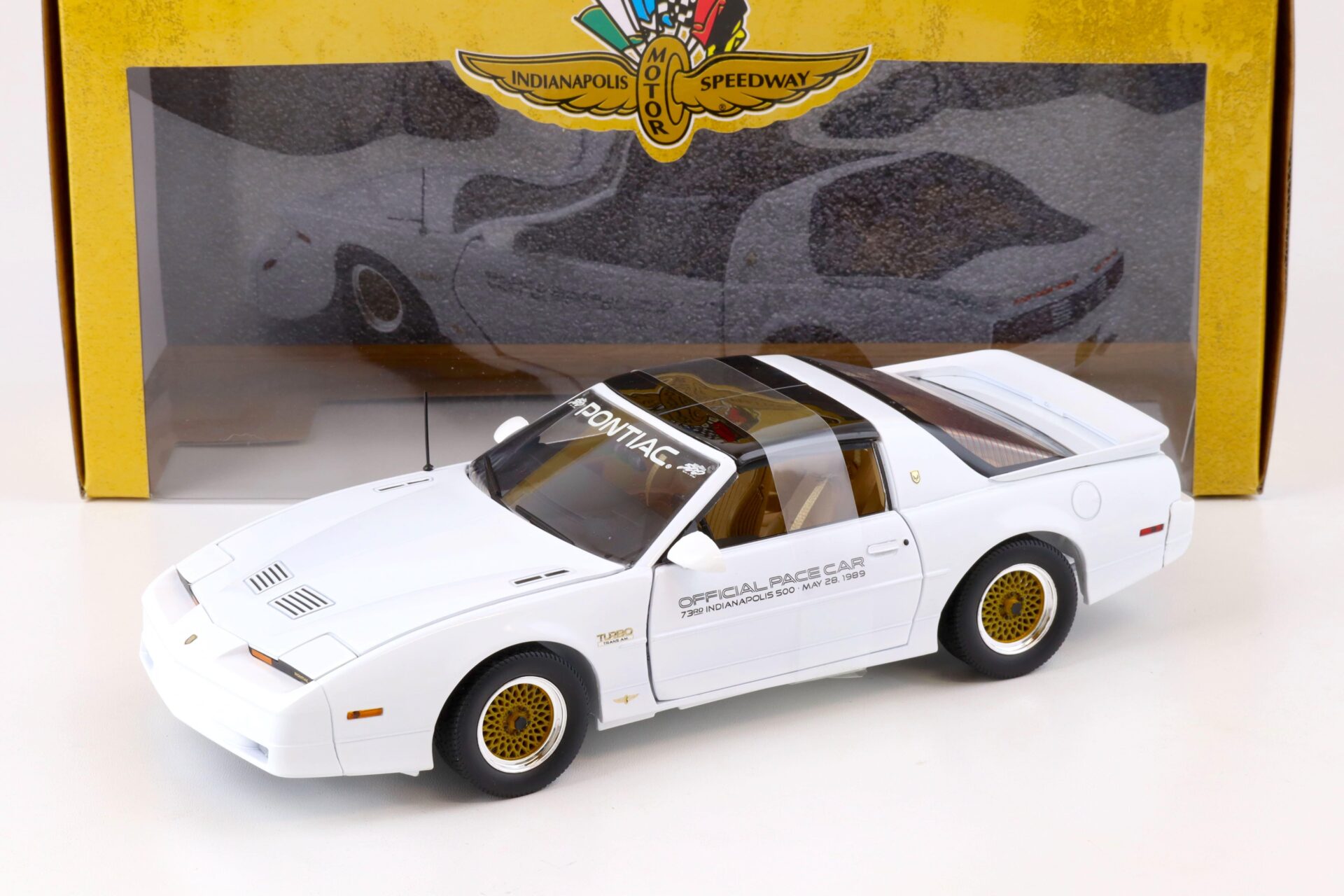1:18 Greenlight 1989 Pontiac Firebird TTA Turbo Trans Am Official Pace Car white