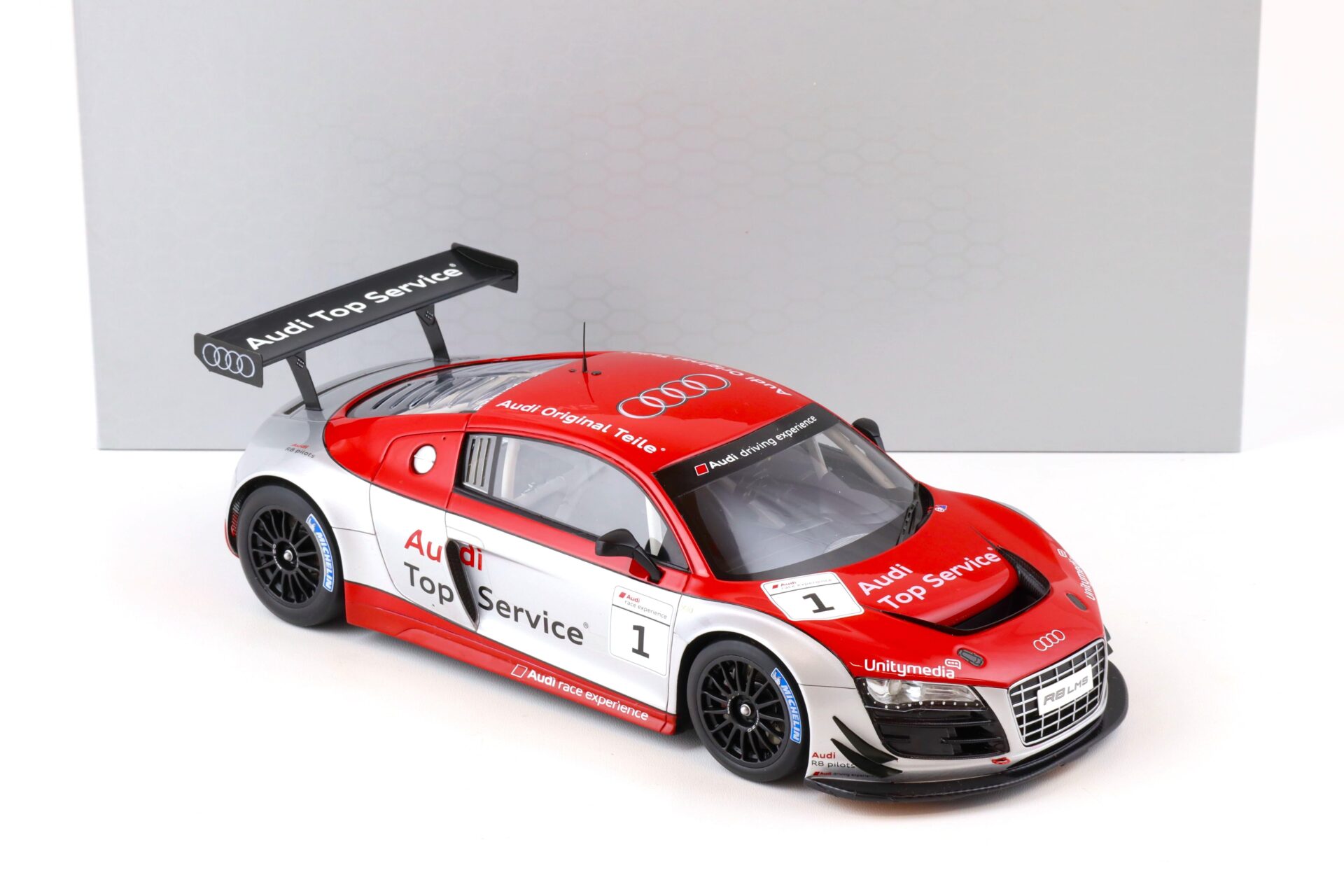 1:18 Spark Audi R8 LMS #1 Race Experience Original Teile red/ silver DEALER VERSION