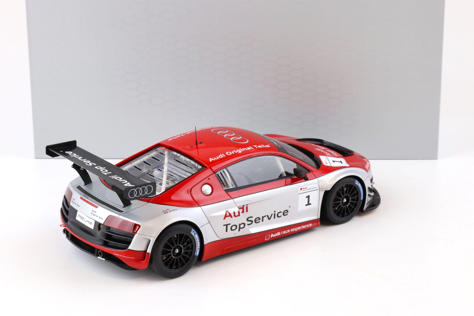 1:18 Spark Audi R8 LMS #1 Race Experience Original Teile red/ silver DEALER VERSION