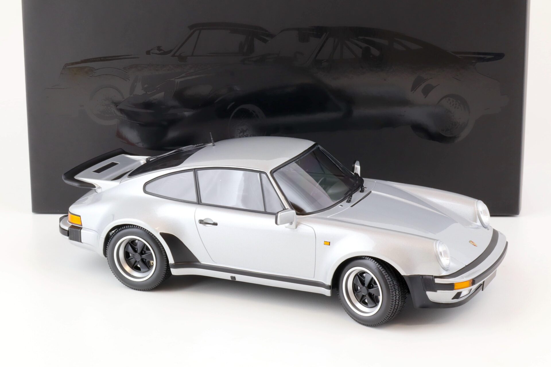 1:12 Minichamps Porsche 911 (930) Turbo Coupe 1977 silver
