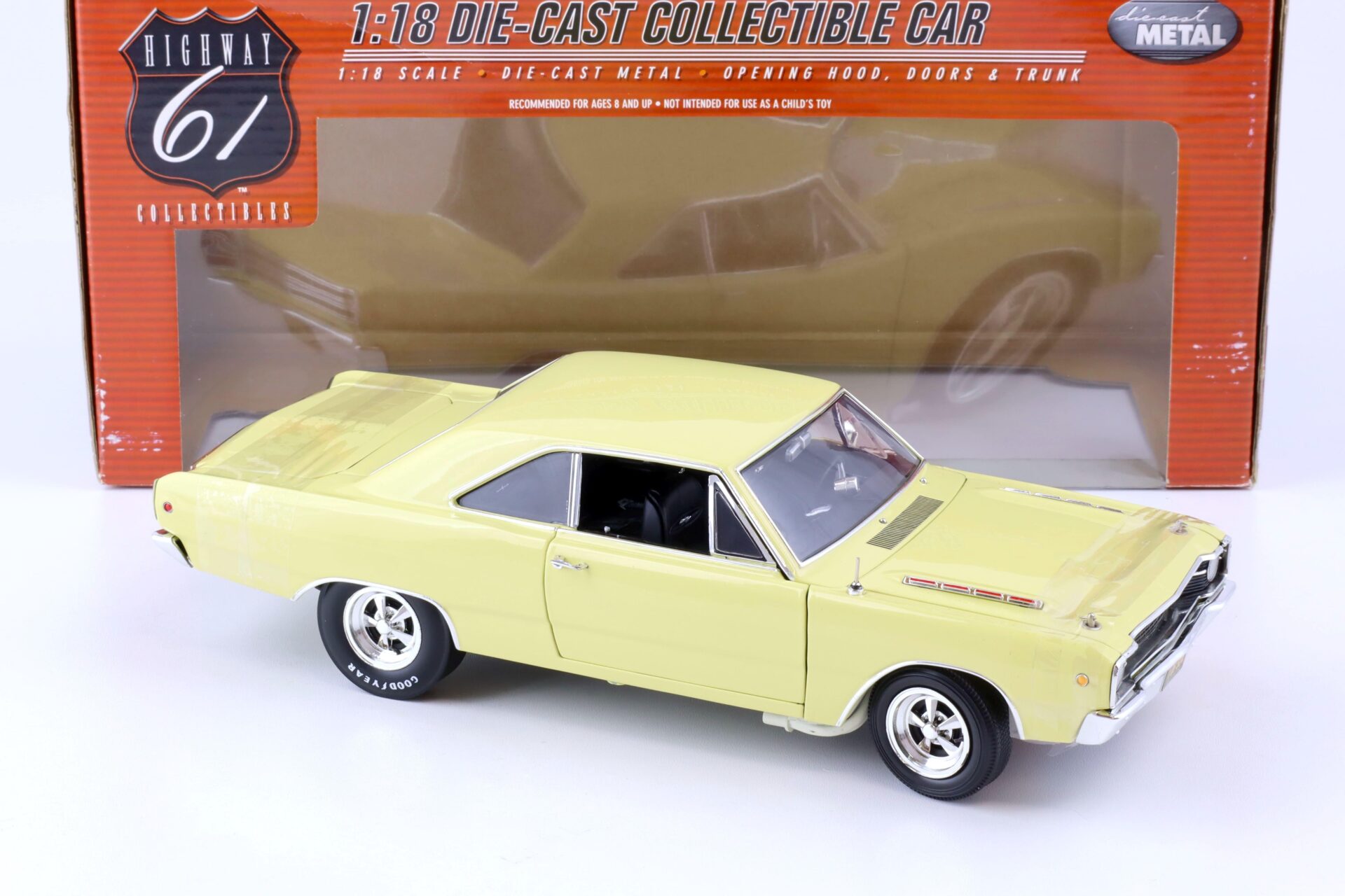 1:18 Highway61 Dodge Dart Coupe 1968 yellow