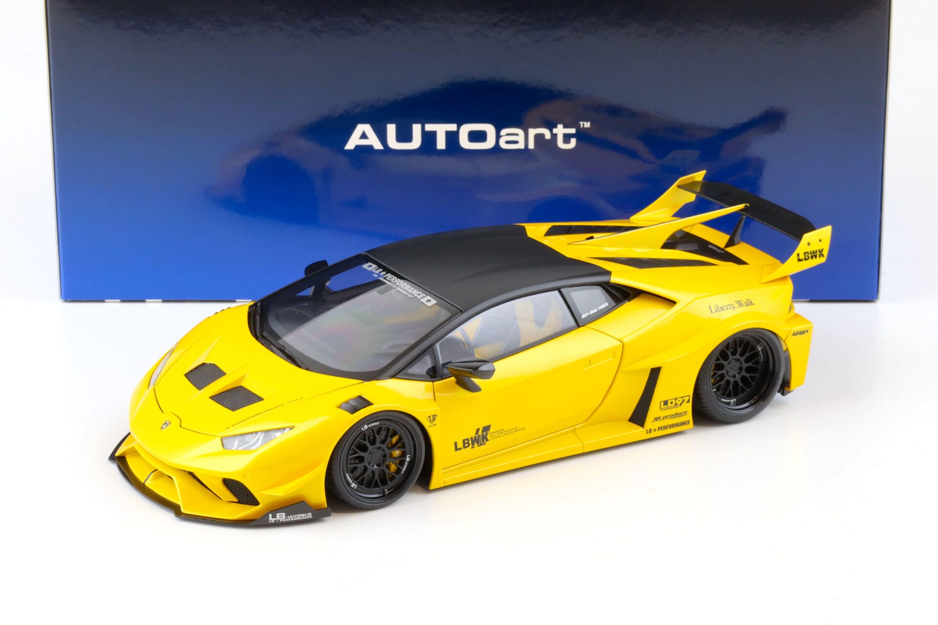 1:18 AUTOart Lamborghini Huracan GT LB-SILHOUETTE Works 2019 metallic yellow