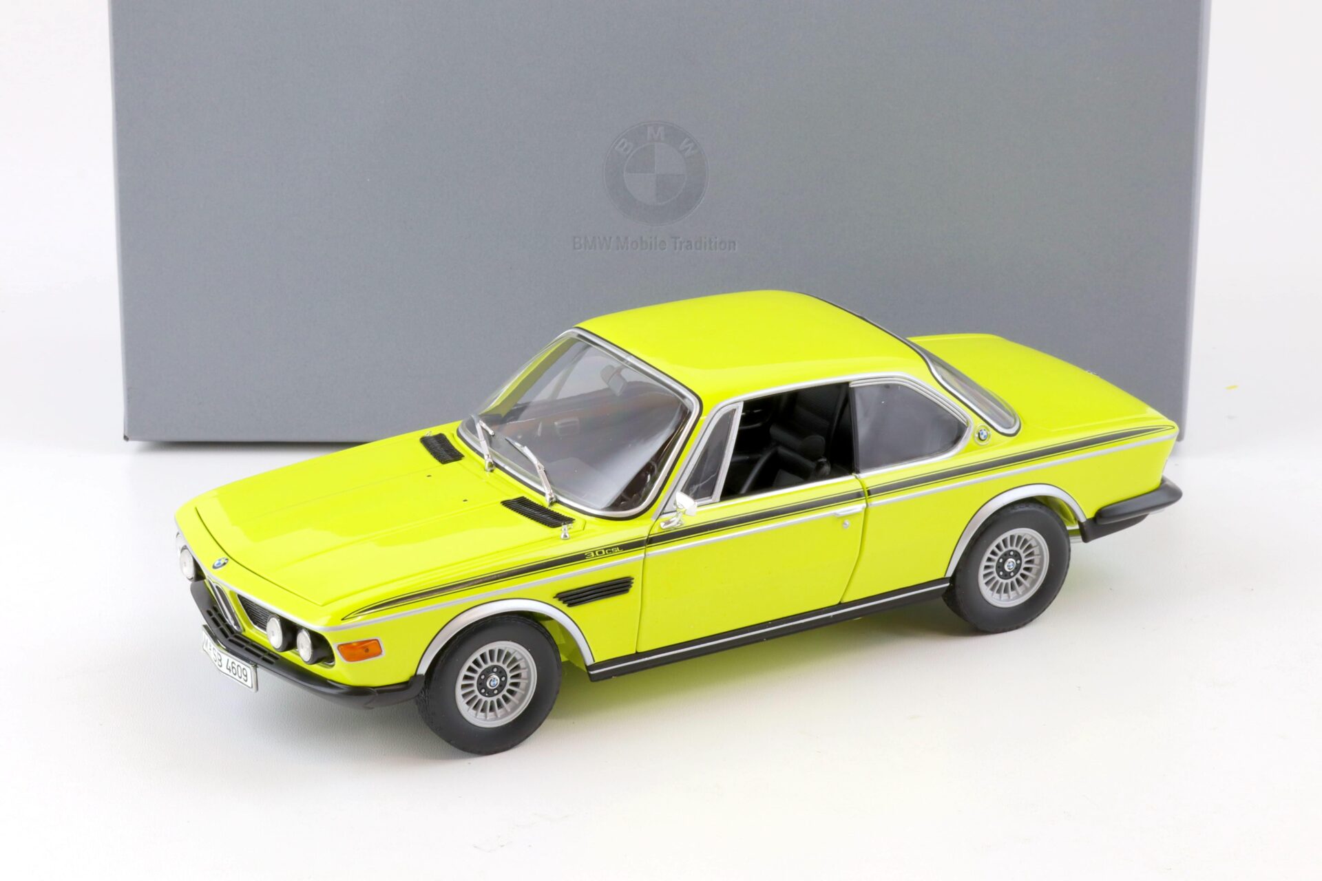 1:18 Minichamps BMW 3.0 CSL Coupe yellow 1971 DEALER VERSION