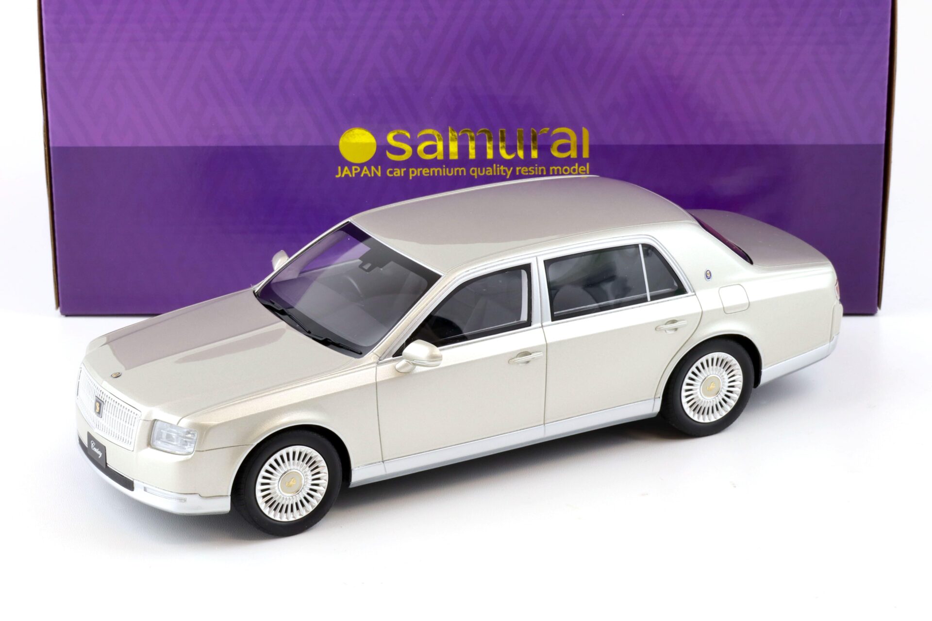 1:18 Kyosho Samurai 2018 Toyota Century Limousine silver metallic KSR18036S