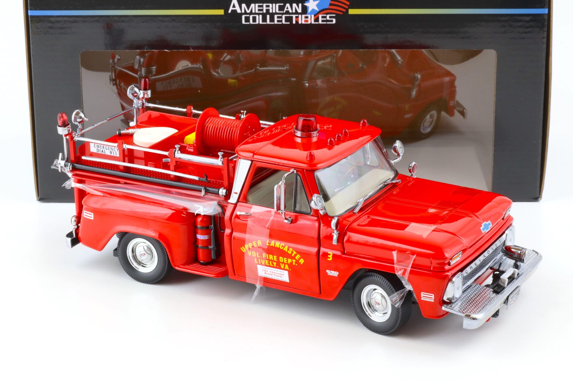 1:18 Sun Star 1965 Chevrolet C-20 Fire Truck Upper Lancaster red