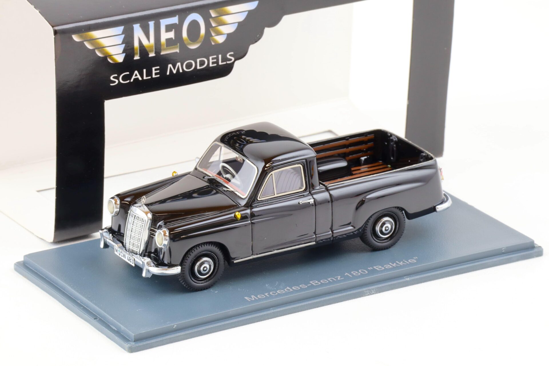 1:43 NEO Mercedes 180 Bakkie Pritsche black MCW Limited 300 pcs.