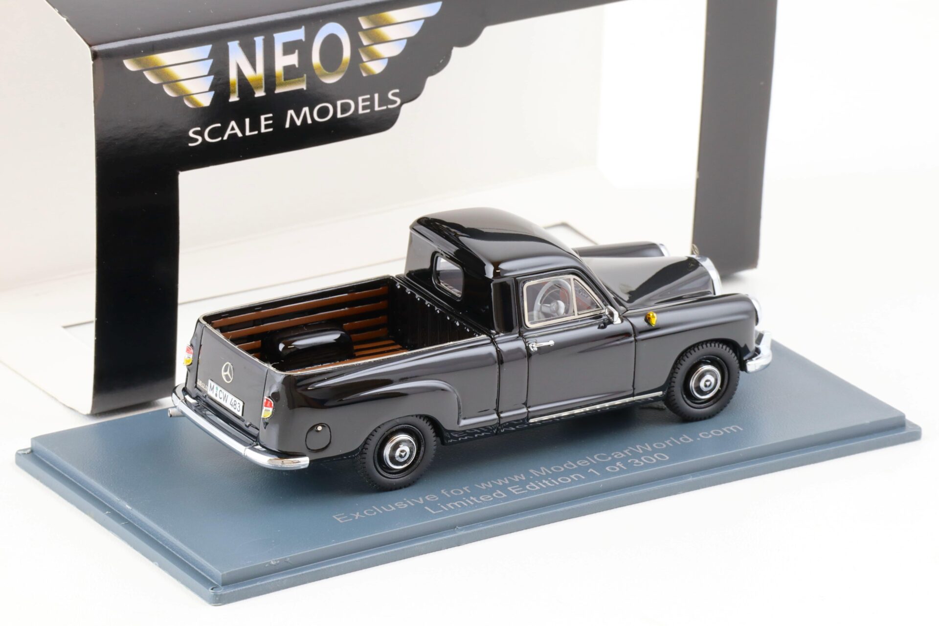 1:43 NEO Mercedes 180 Bakkie Pritsche black MCW Limited 300 pcs.