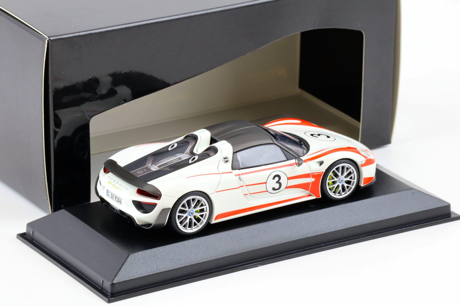 1:43 Minichamps Porsche 918 Spyder Weissach Package 2015 Salzburg Design