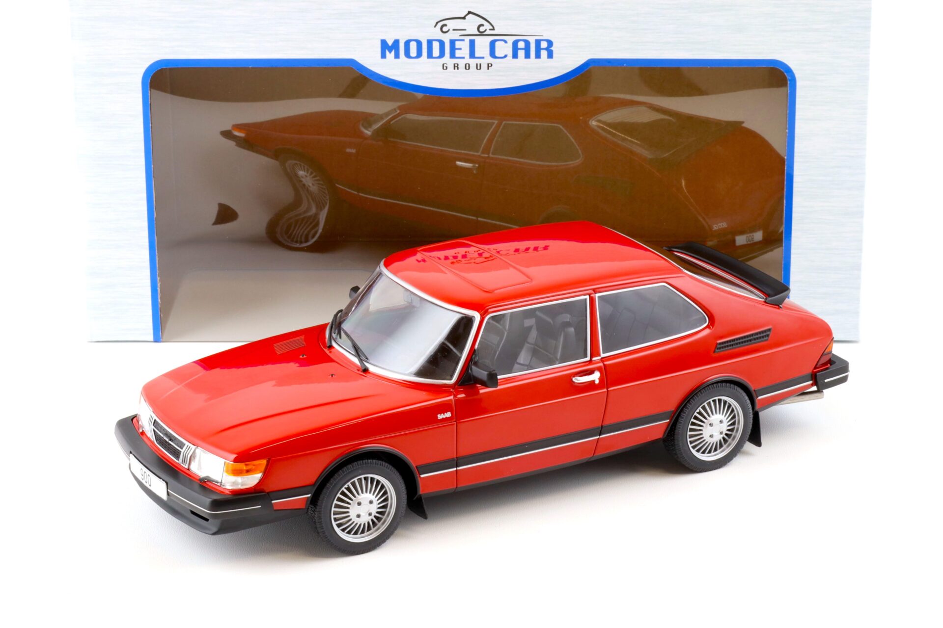 1:18 MCG Saab 900 Turbo 3-doors red 1981