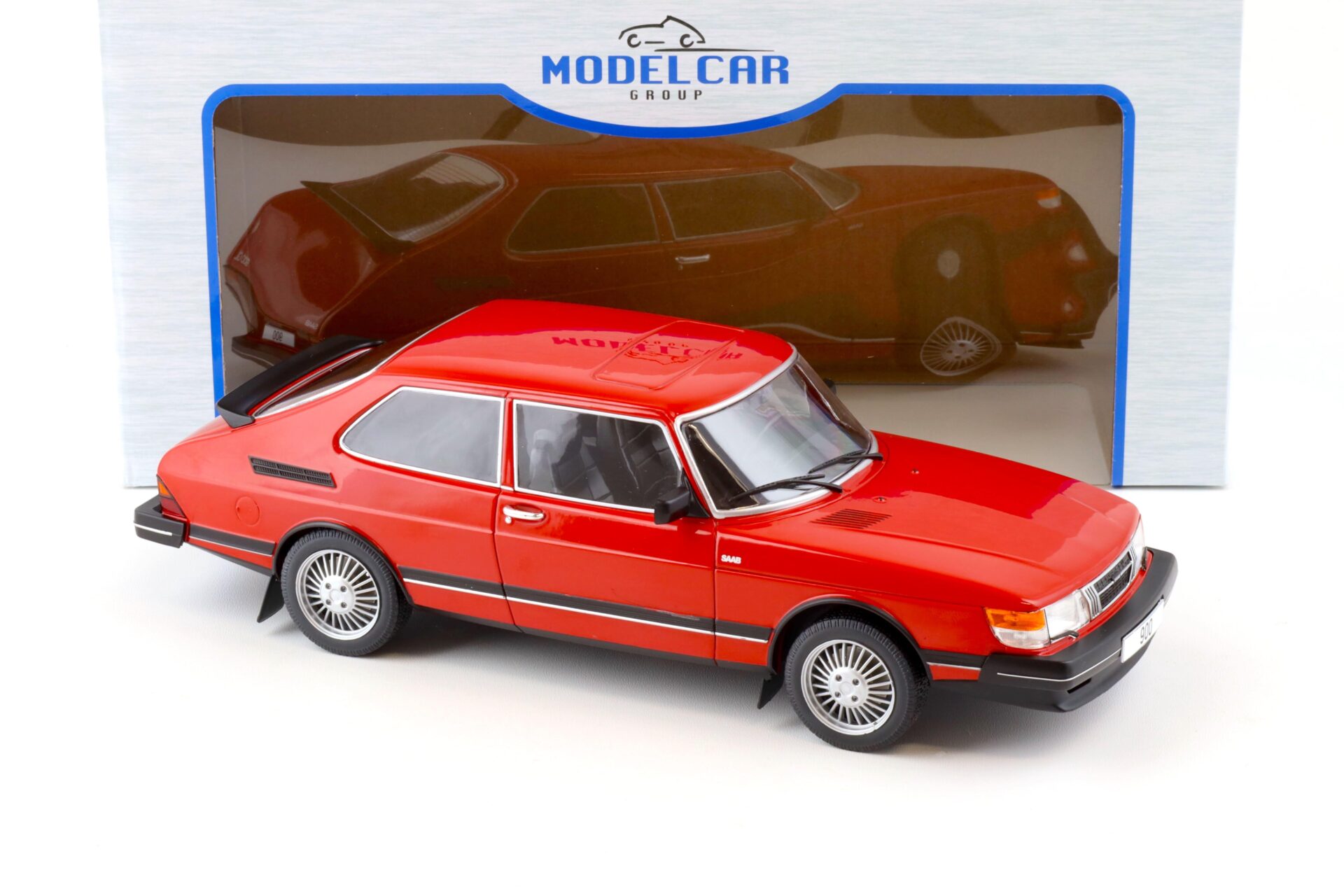 1:18 MCG Saab 900 Turbo 3-doors red 1981