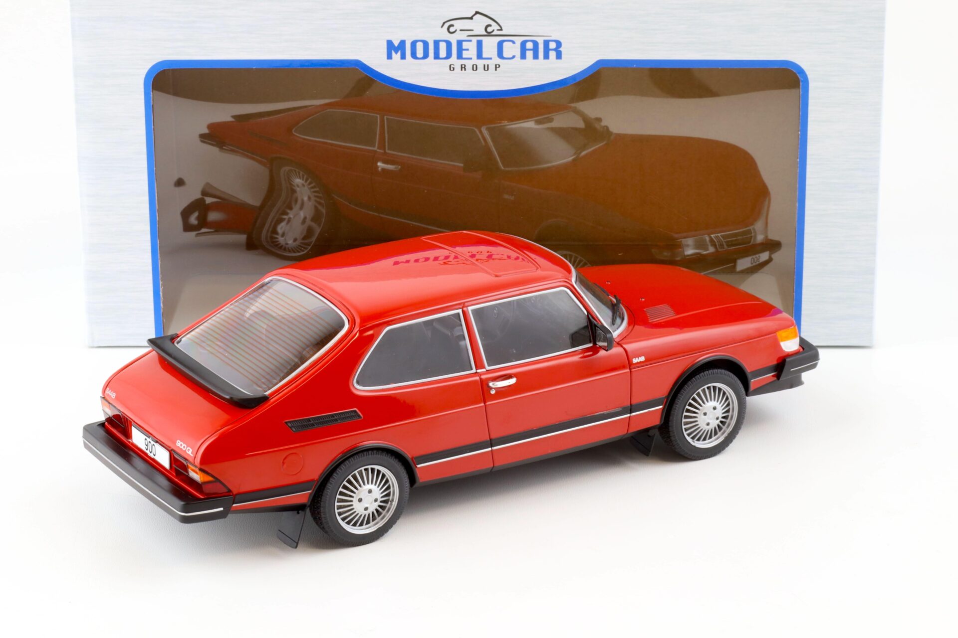 1:18 MCG Saab 900 Turbo 3-doors red 1981