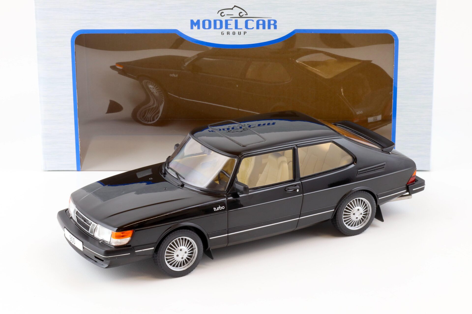 1:18 MCG Saab 900 Turbo 3-doors black 1981
