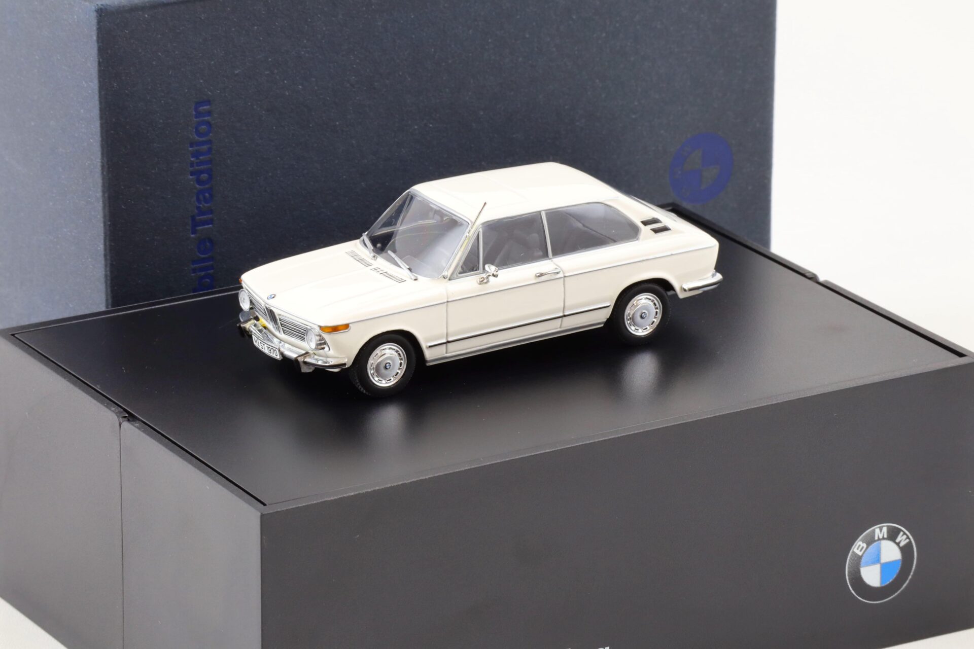 1:43 Minichamps BMW 1600 Touring white DEALER VERSION