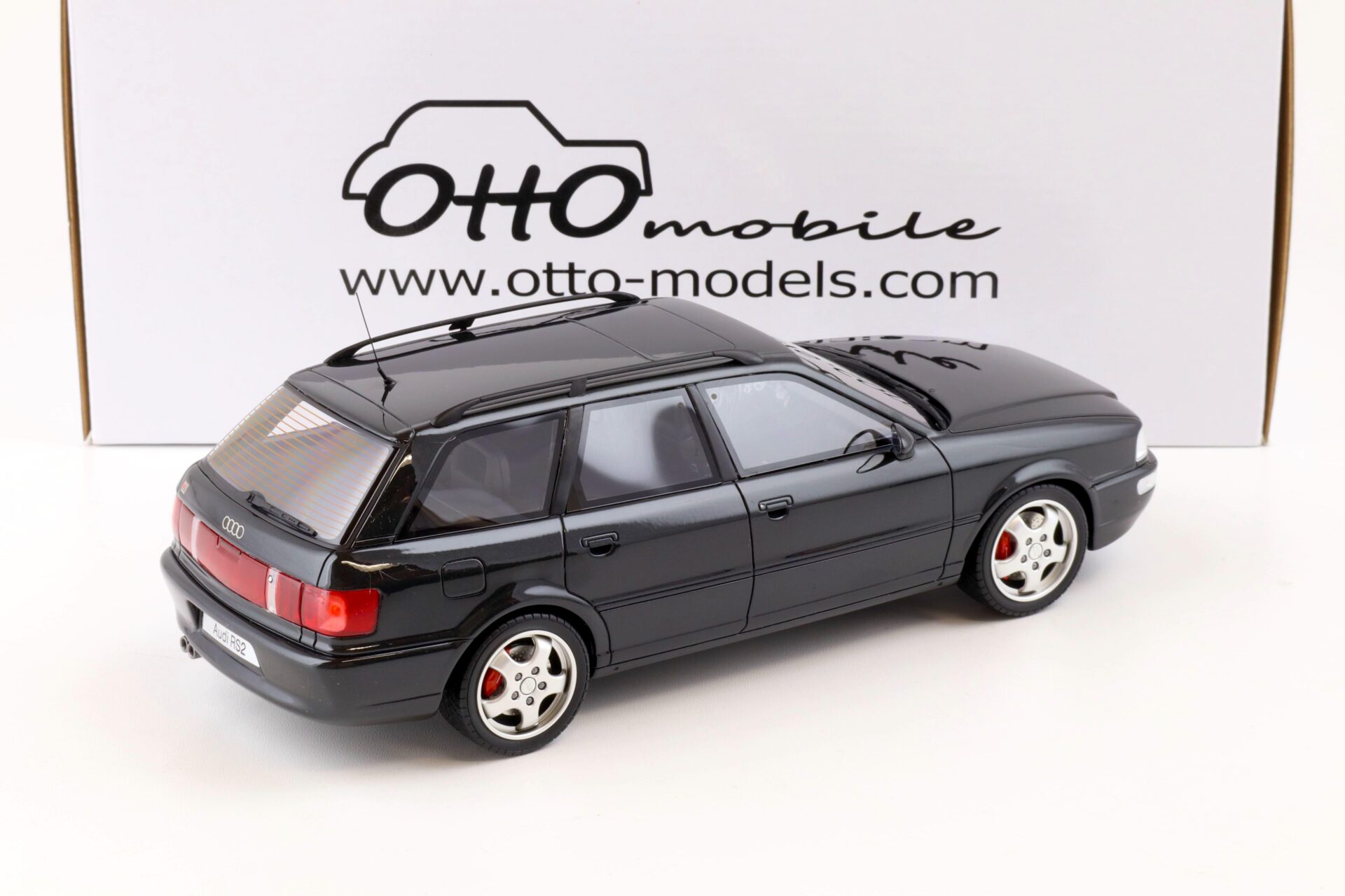 1:18 OTTO mobile OT831B Audi RS2 Avant black 1994