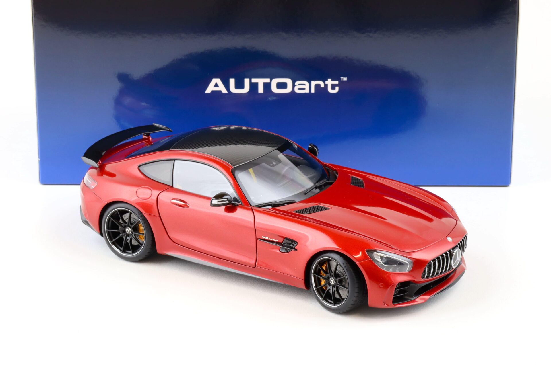 1:18 AUTOart Mercedes AMG GT-R Coupe 2017 Designo Cardinal red metallic