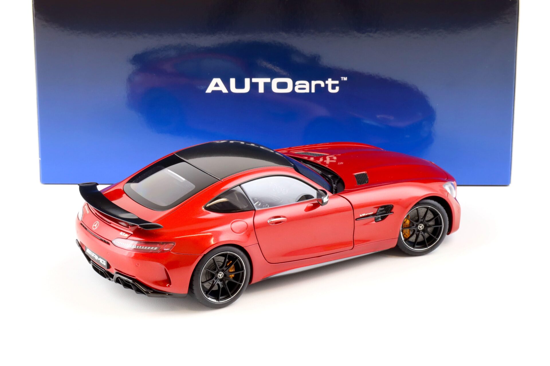 1:18 AUTOart Mercedes AMG GT-R Coupe 2017 Designo Cardinal red metallic