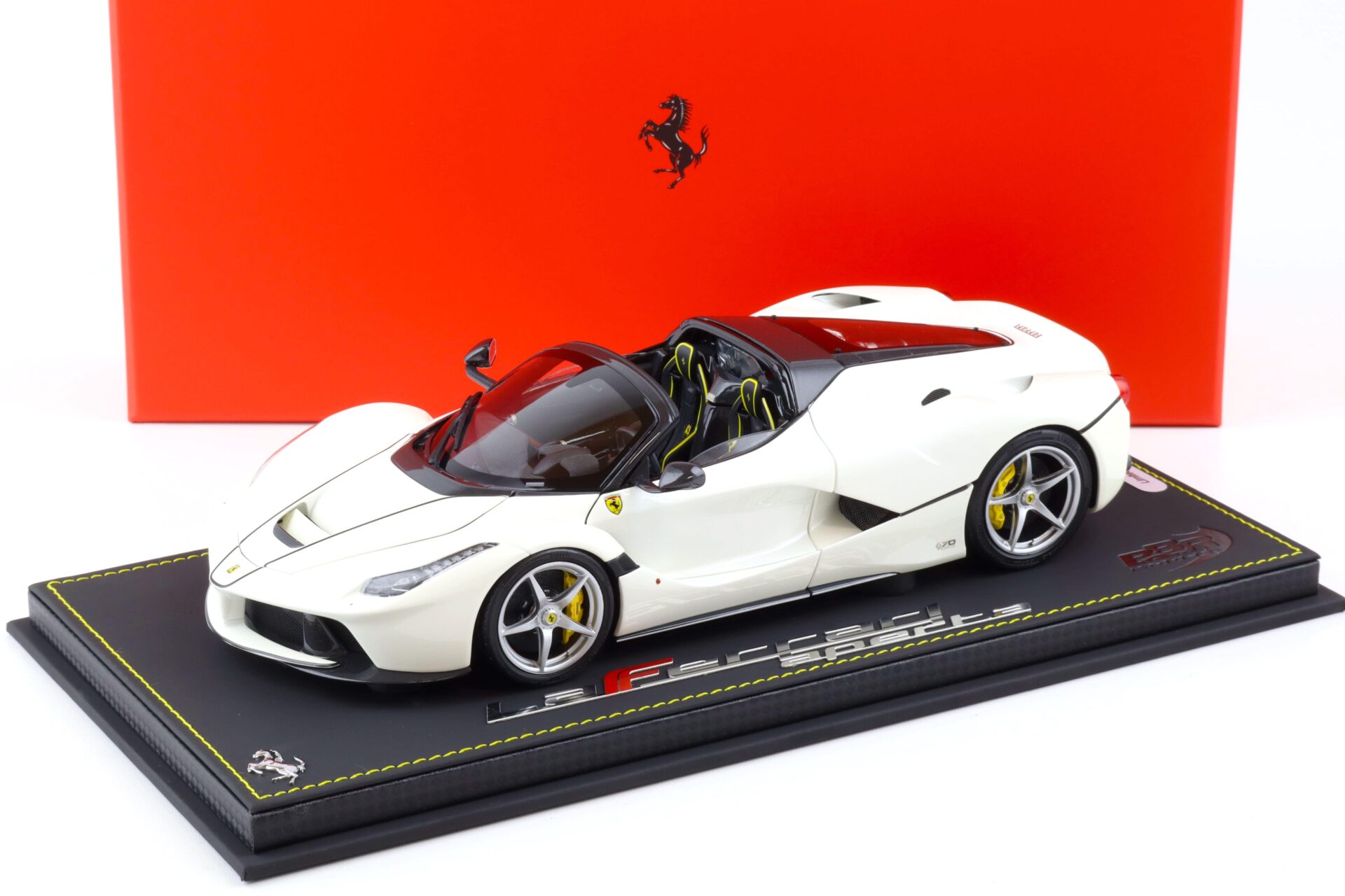 1:18 BBR Ferrari LaFerrari Aperta Bianco Avus white with display - Limited 36 pcs.