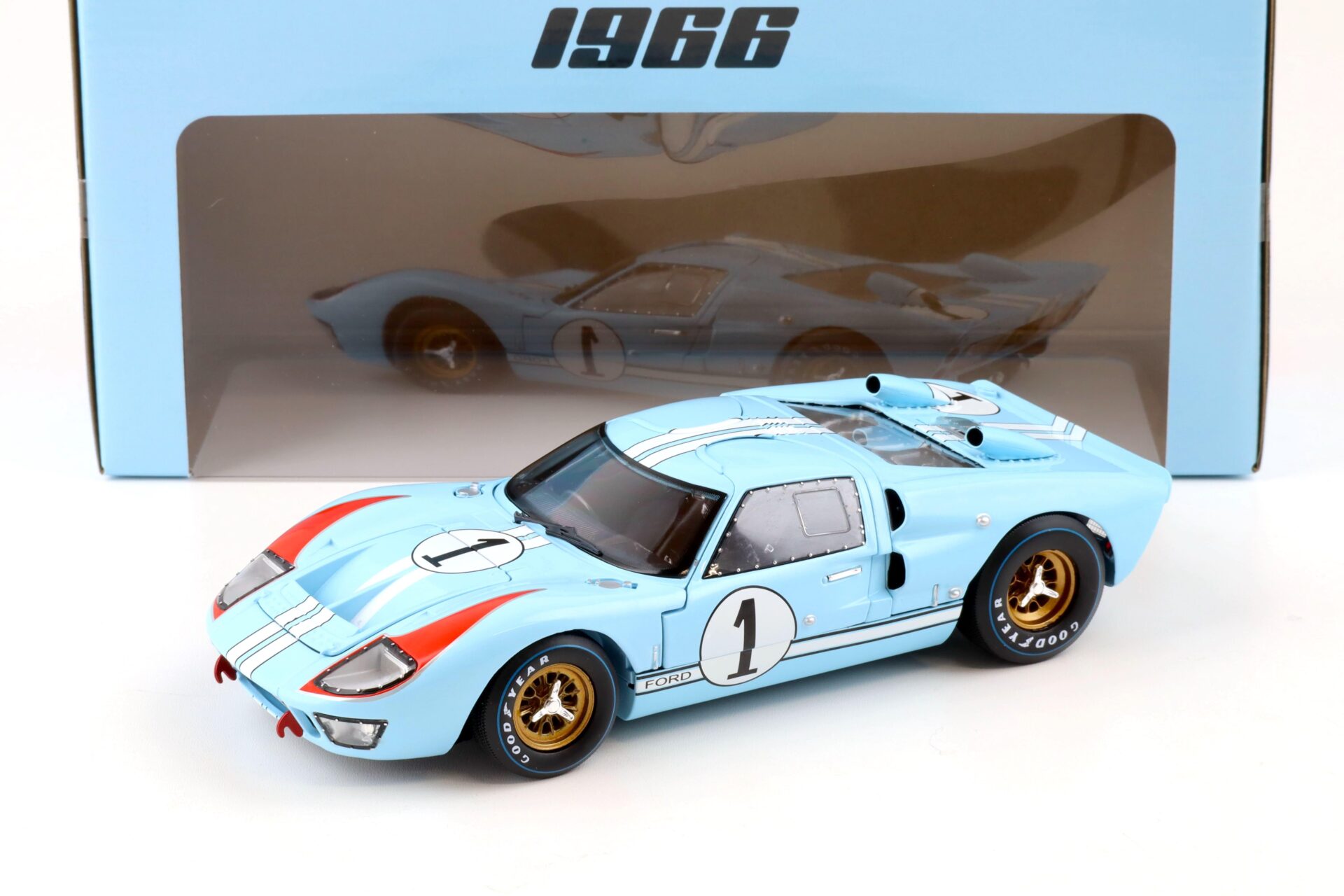 ID 82613 orig.jpg 1:18 Shelby Collectibles 1966 Ford GT40 MKII 24h Le Mans 1966 Miles/ Hulme #1