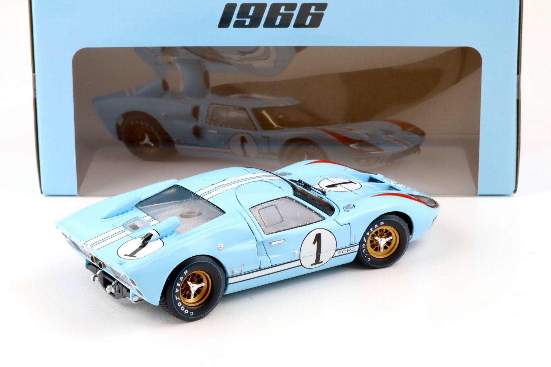 1:18 Shelby Collectibles 1966 Ford GT40 MKII 24h Le Mans 1966 Miles/ Hulme #1