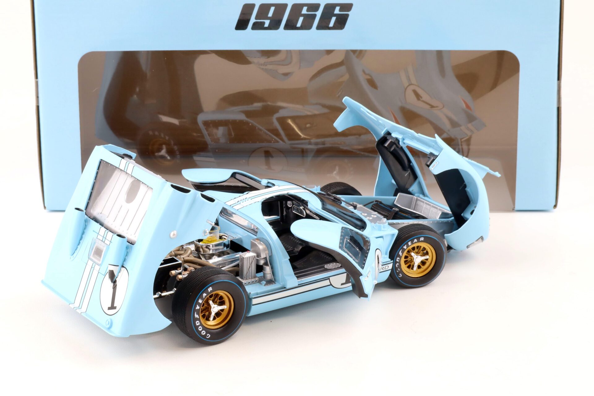 1:18 Shelby Collectibles 1966 Ford GT40 MKII 24h Le Mans 1966 Miles/ Hulme #1