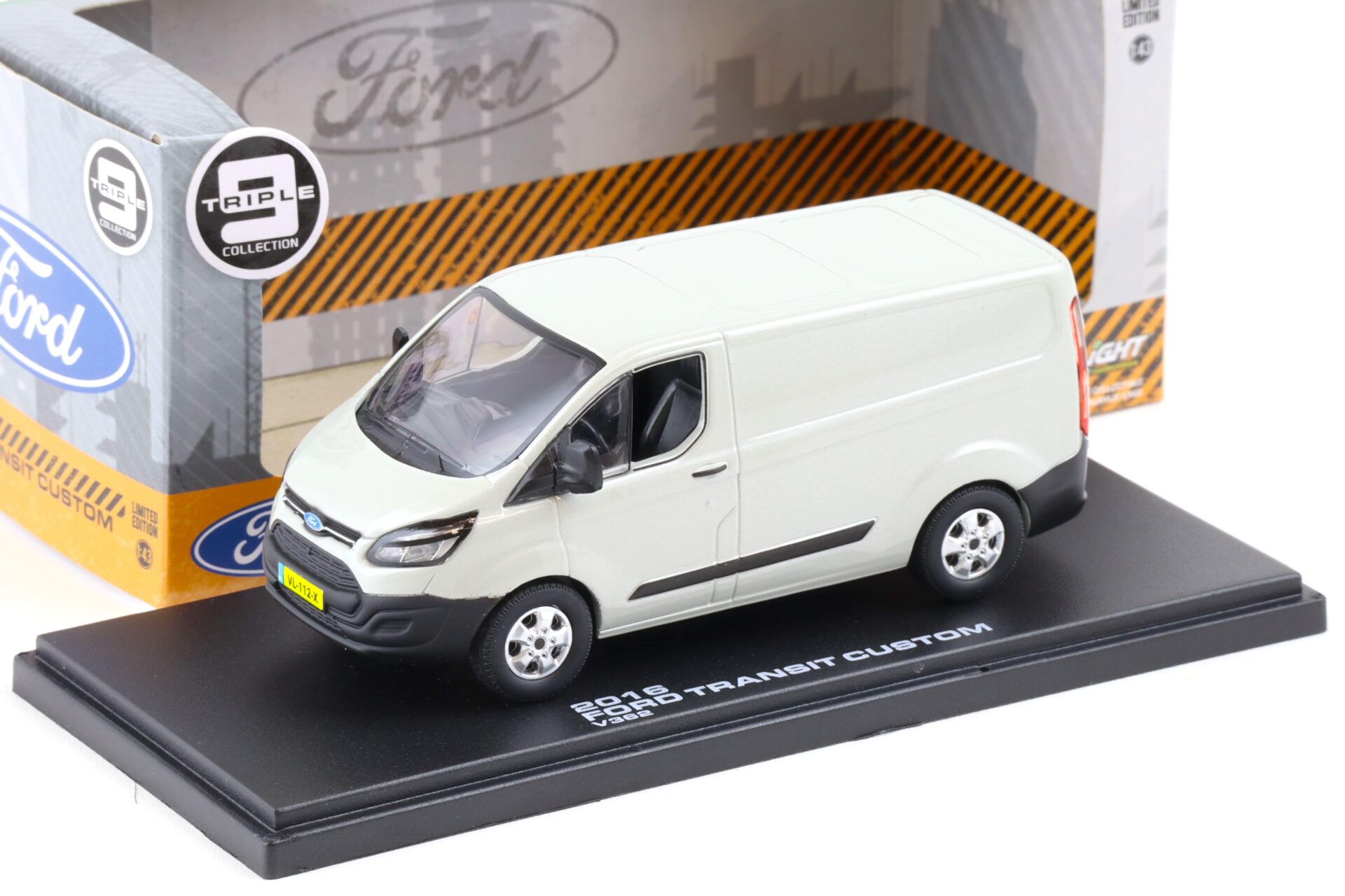 1:43 Greenlight 2016 Ford Transit Custom V362 VAN Kasten moondust silver