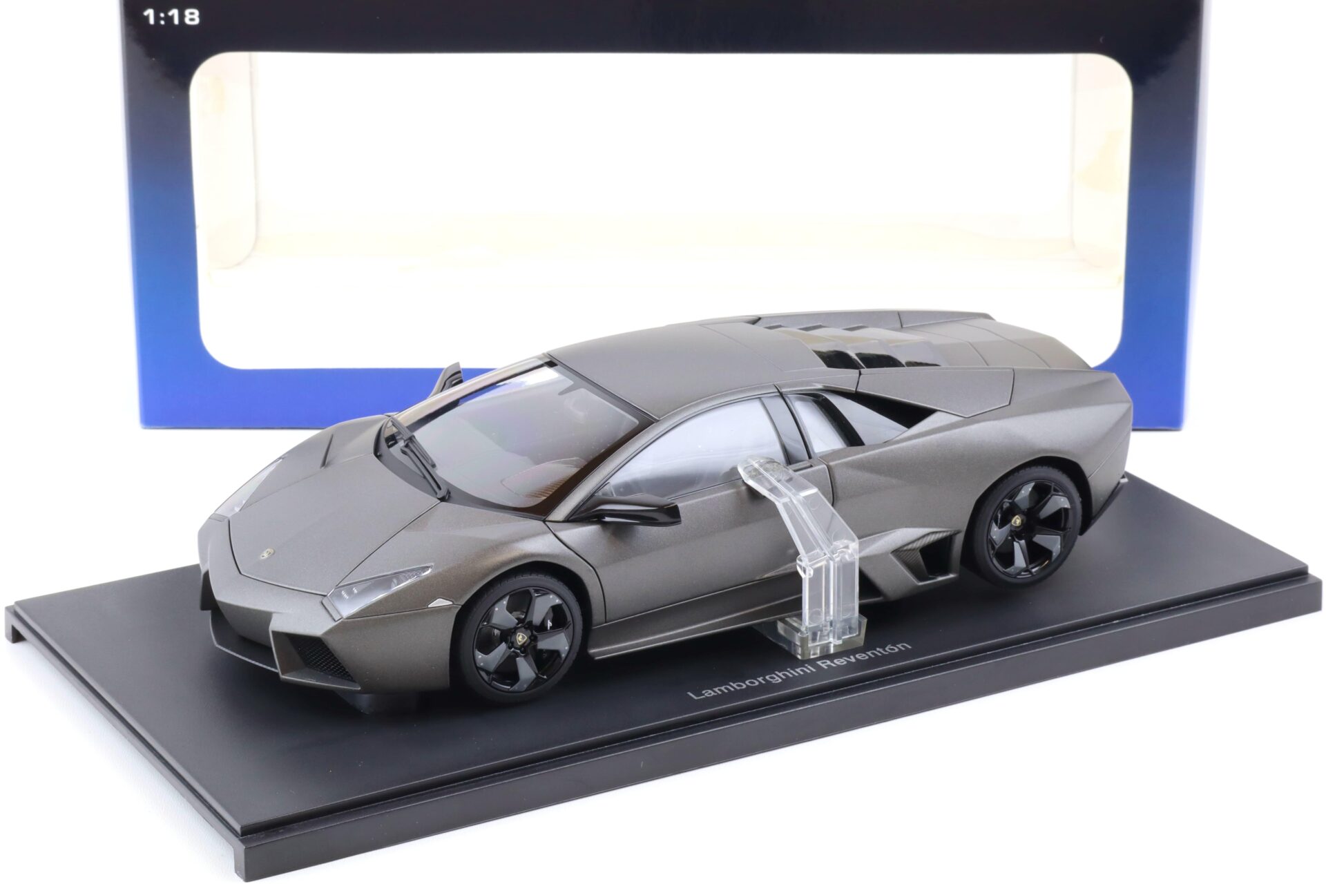 ID 83870 orig.jpg 1:18 AUTOart Lamborghini Reventon matt grey 74591