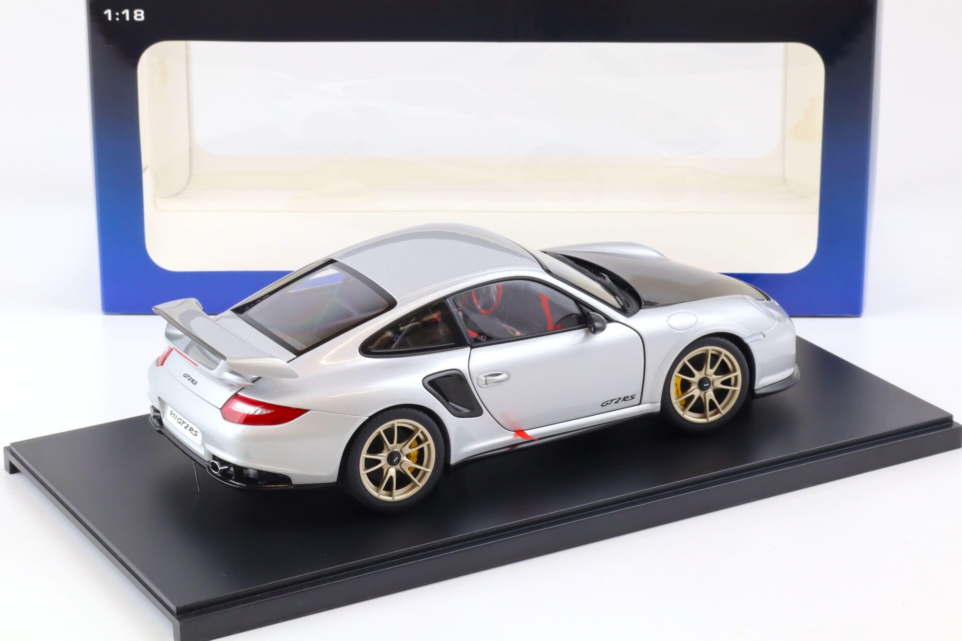1:18 AUTOart Porsche 911 (997) GT2 RS silver/ with Carbon 77961