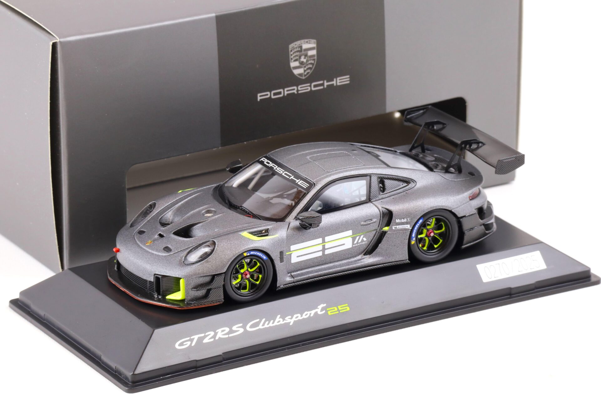 ID 84069 orig.jpg 1:43 Spark Porsche 911 GT2 RS Clubsport 25 Manthey grey Limited WAP DEALER