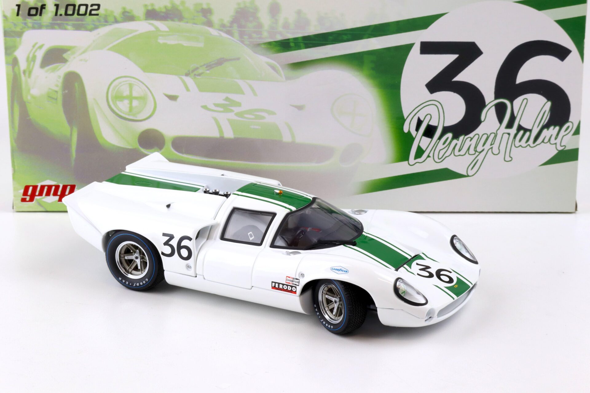 1:18 GMP Lola T70C Denny Hulme #36 white/ green stripe G1801512