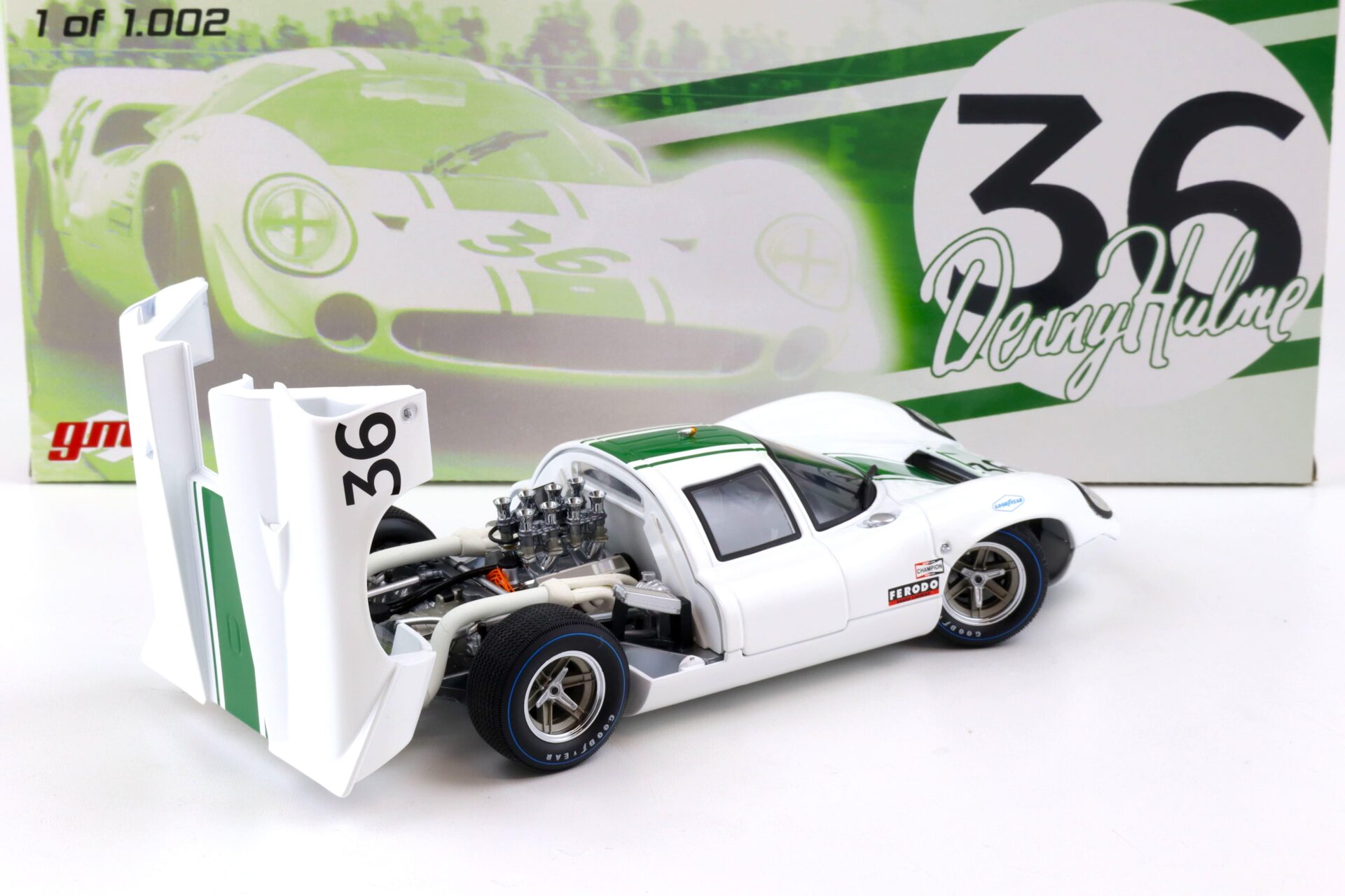 1:18 GMP Lola T70C Denny Hulme #36 white/ green stripe G1801512