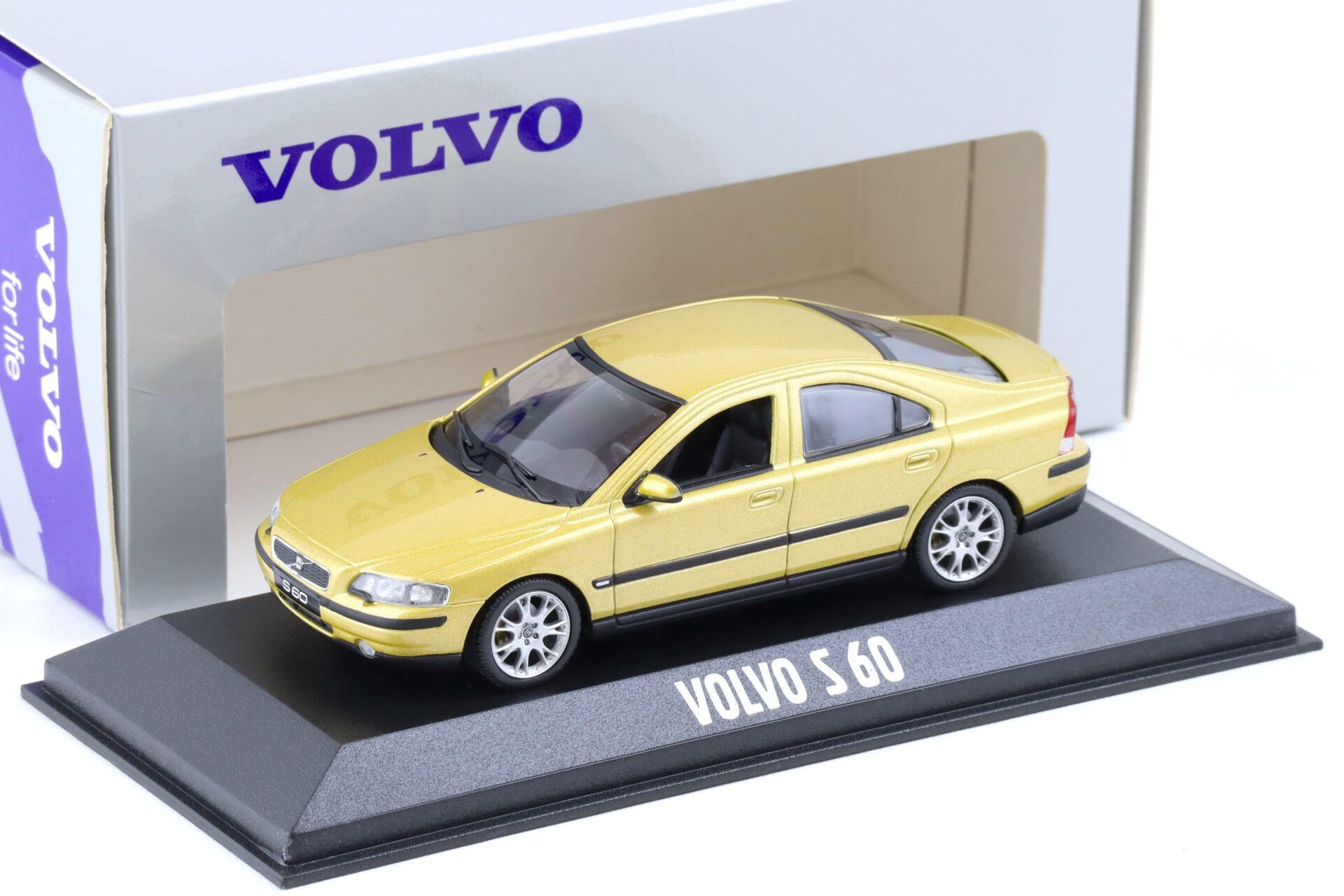 1:43 Minichamps Volvo S60 Limousine 2000 gold metallic DEALER VERSION