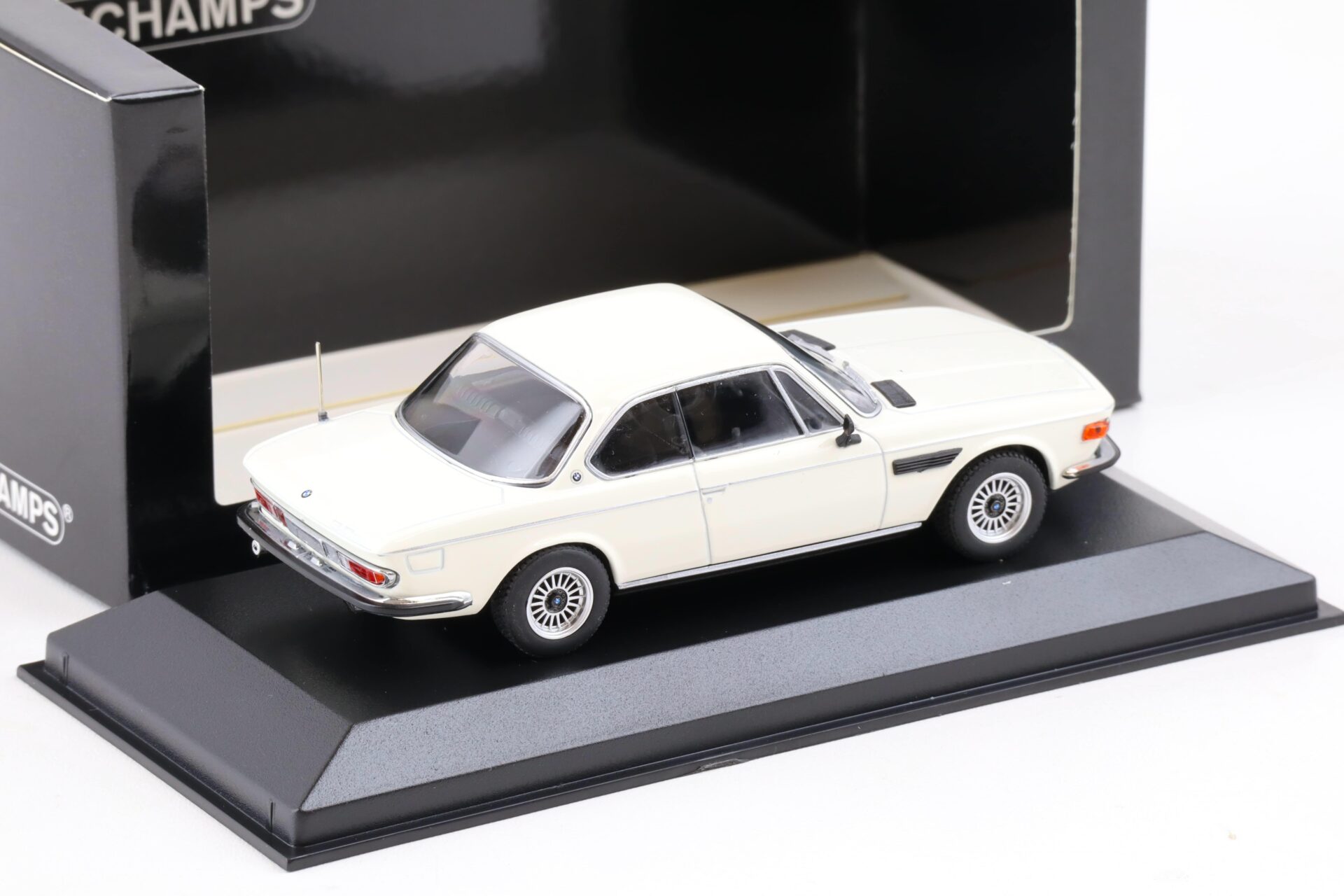 1:43 Minichamps BMW 3.0 CS Coupe 1969 white