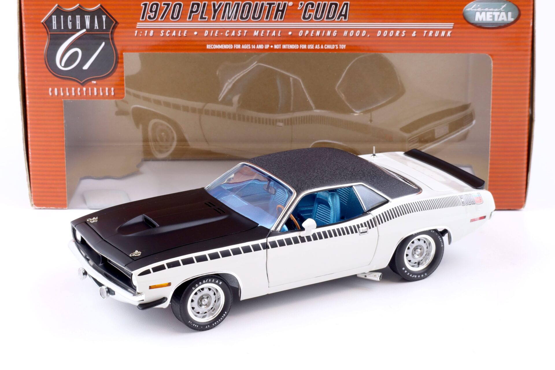 1:18 Highway61 Plymouth Cuda AAR Coupe 1970 white/ black vinyl roof 50613