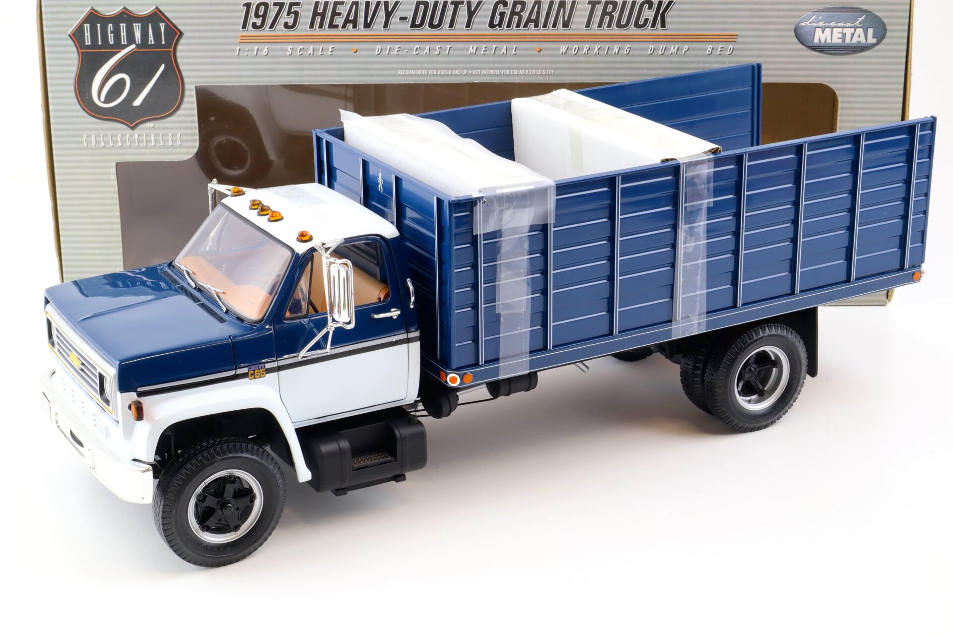 ID 85974 orig.jpg 1:16/ 1:18 Highway61 Chevrolet Heavy Duty C65 Grain Truck 1975 blue/ white