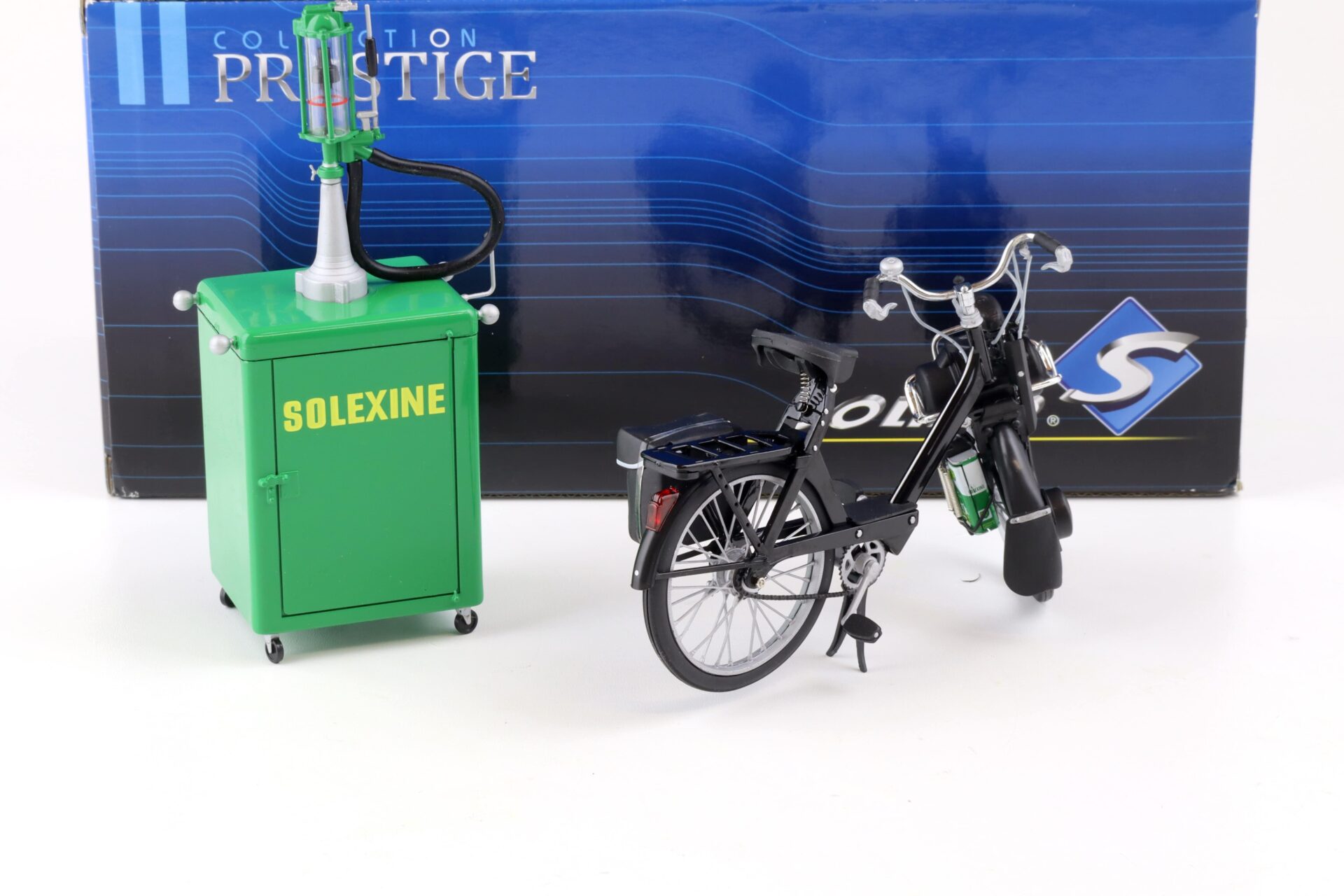 1:10 Solido Solex 3800 black + Pompe Zapfsäule green 1966