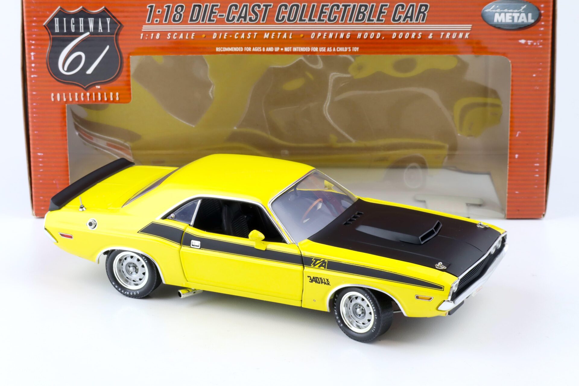 1:18 Highway61 Dodge Challenger T/A 340 SIX PAK Coupe yellow/ black 50555