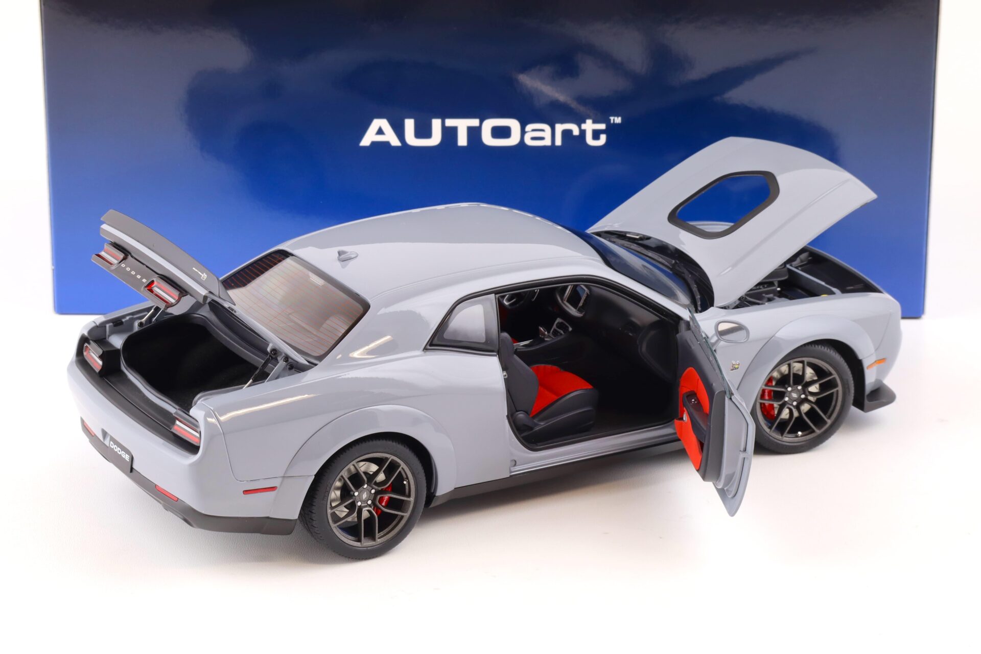 1:18 AUTOart Dodge Challenger R/T Scat Pack Widebody 2022 Smoke show 71774
